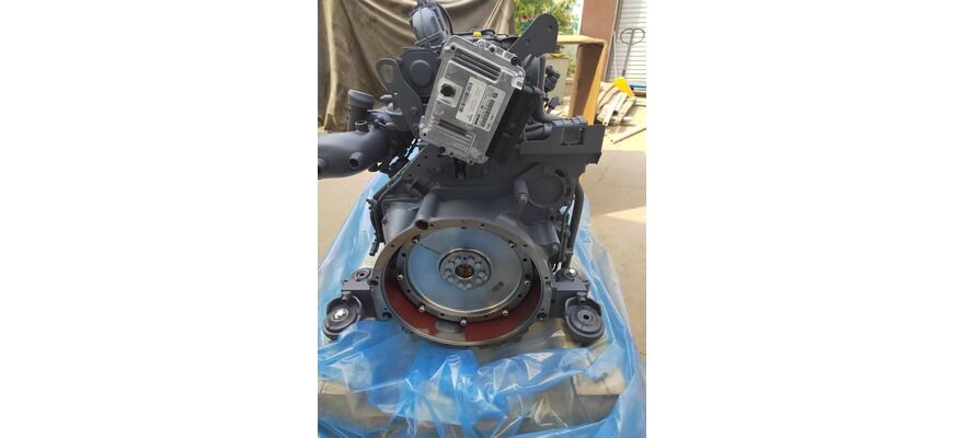 Дизельный двигатель DEUTZ TCD2013L062V (TCD 2013 L06 2V) в сборе, изображение 3